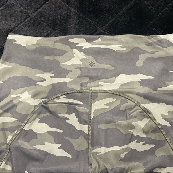 NWT- Athleta Ultimate Camo 7/8 tight - Picture 4 of 7